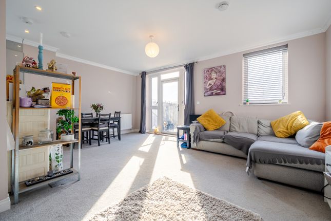 Flat Eighty Two, Norman Lane, Swanscombe photo 2
