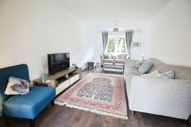 19, Rosewood Drive, Dewsbury photo 4