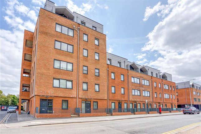Flat for sale in Vauxhall Place, Dartford, Kent