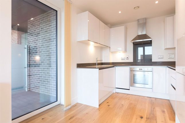 Sovereign Tower, Canning Town photo 3