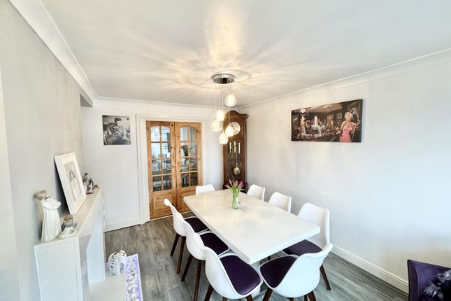 26, Greenfields, Leicester photo 3