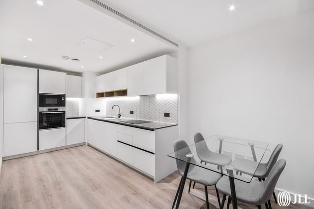 Thumbnail Flat to rent in Glenthorne Road, London