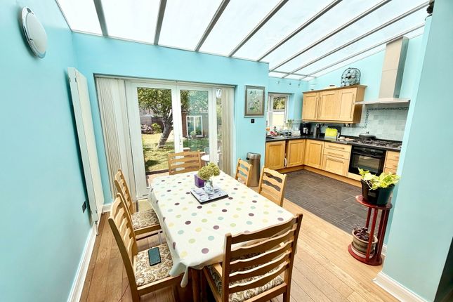 42, Grove Crescent, London photo 3