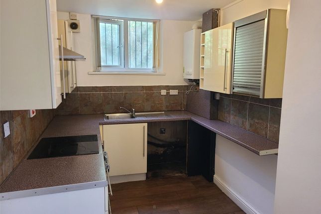 Flat B, 50, Thornhill Road, West Yorkshire photo 5