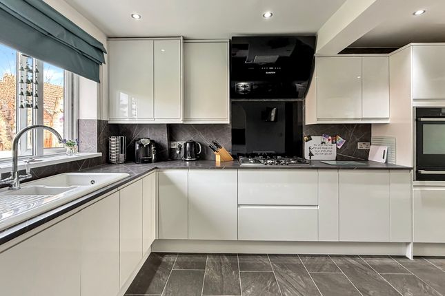 4, Kings Orchard, Warminster photo 4