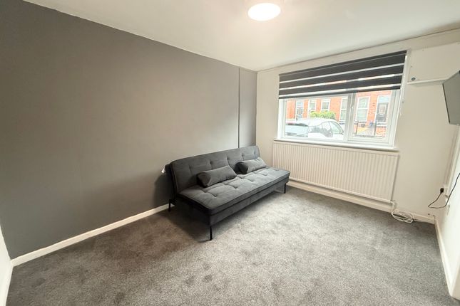Flat A, St. Helens photo 3