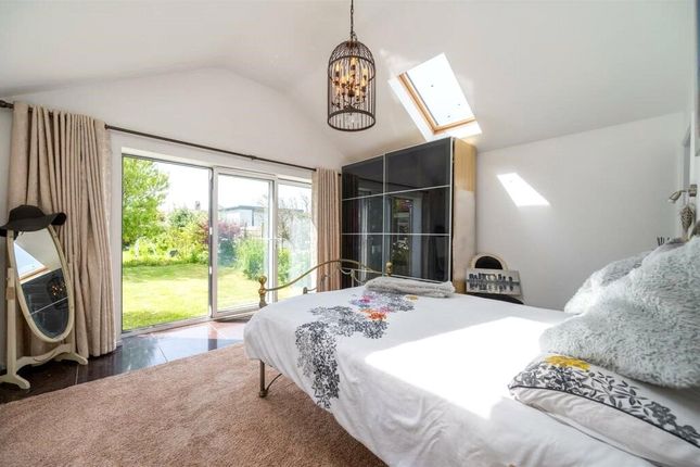 14, Sandy Point Road, Hayling Island photo 3