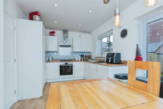 10, Tollgate Close, Leicester photo 4