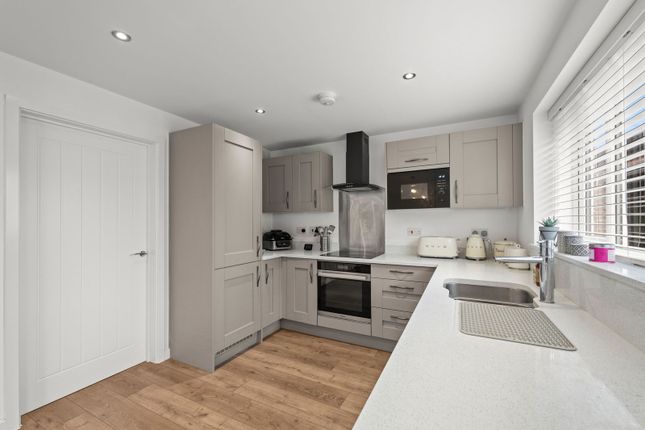 43 Heathland, Rotherham photo 4