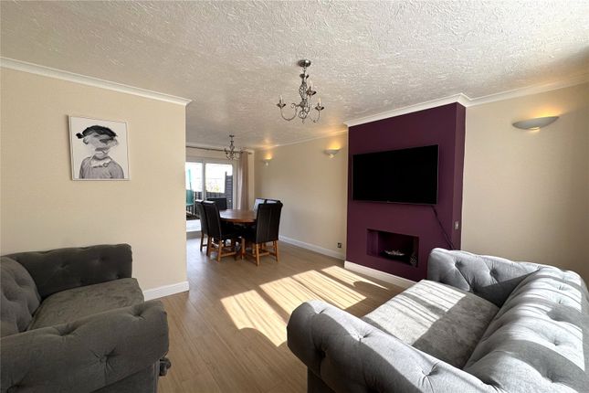 13, Wren Way, Farnborough photo 3