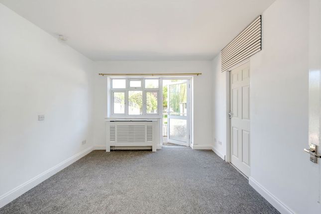 130, Abbotts Drive, Wembley photo 4