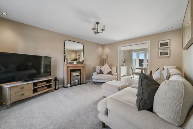 4, Rodwell Close, Holbrook photo 4
