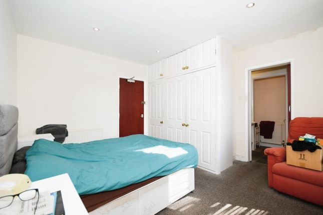 Flat 3 - Bedroom 01.Jpg
