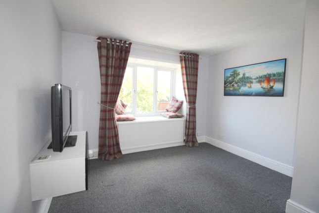 24, Chilham Close, Camberley photo 2