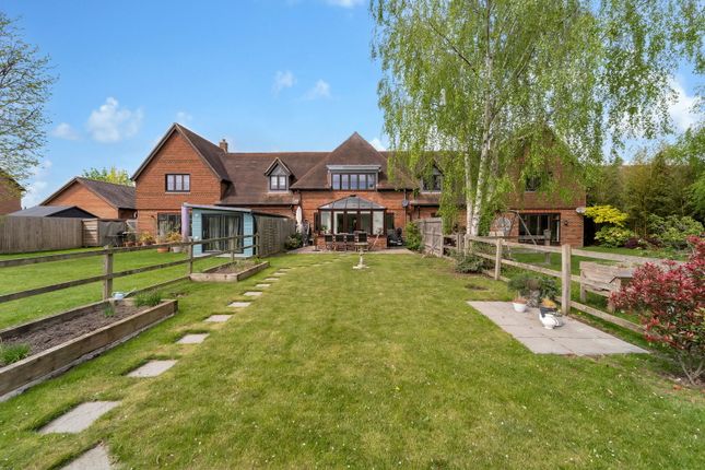 9, Summer Close, West Byfleet photo 4