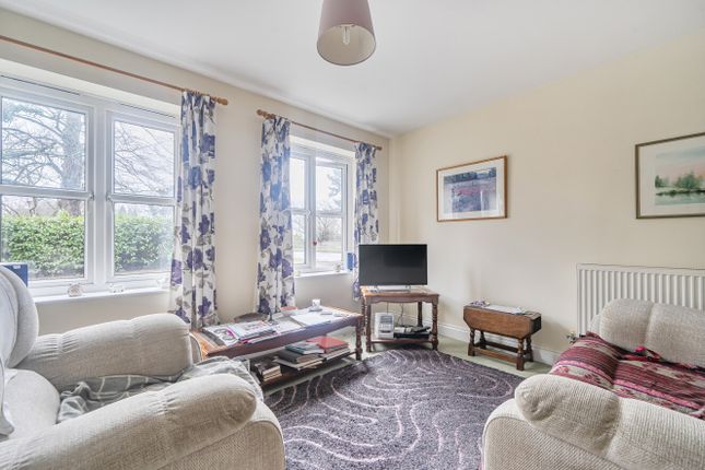 1, Reris Grange Close, Godalming photo 2