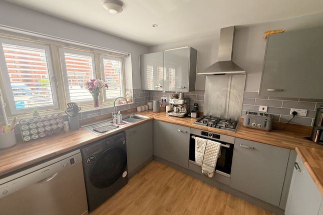 2 Cinnamon Close, Walton Cardiff, Tewkesbury photo 3