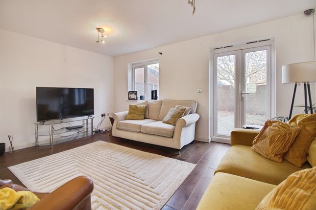 84, Eddington Crescent, WELWYN GARDEN CITY photo 2