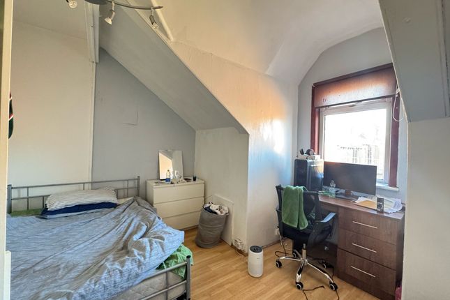85 Harold Grove, Leeds photo 5