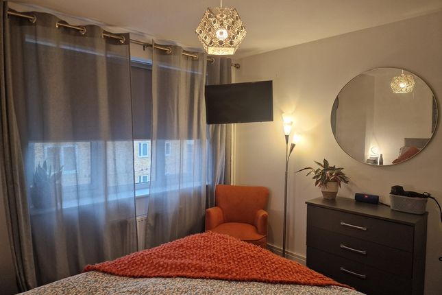 Flat 37 Ironbridge House, Windmill Lane, Hanwell photo 2