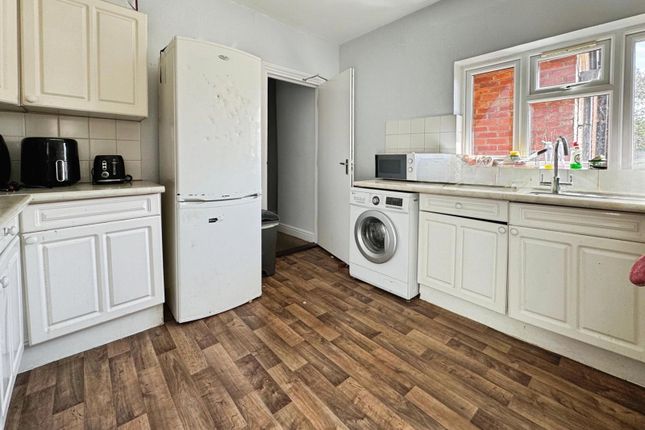 12, Benjamin Road, High Wycombe photo 4