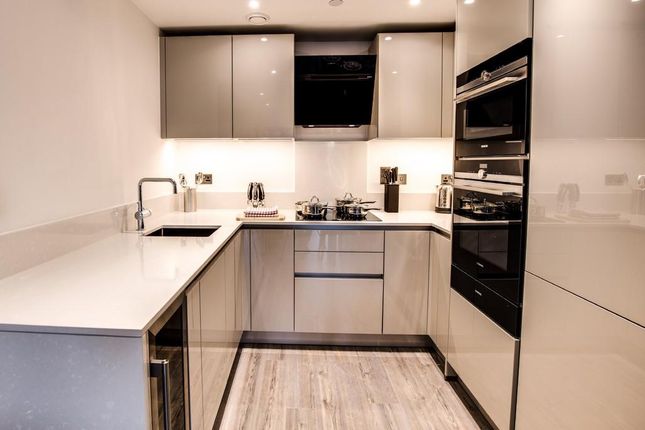 Flat for sale in Aldgate Place, Aldgate, London