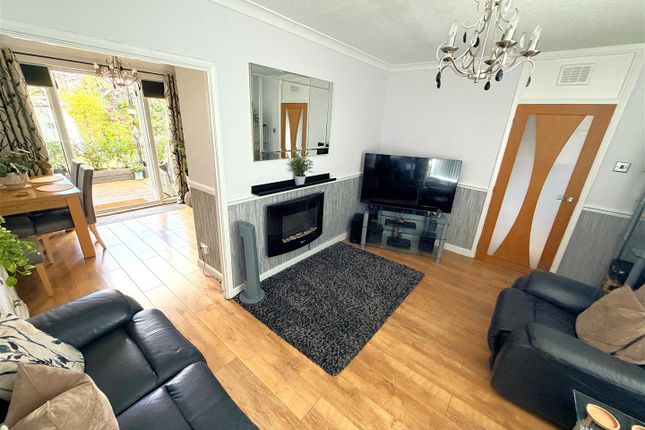 8, Willow Brook Road, Corby photo 3