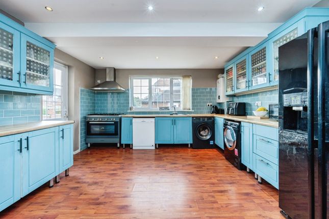 33, Priestleys, Luton photo 4