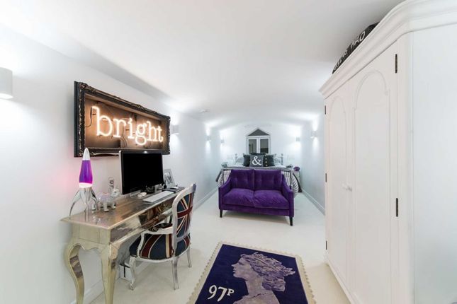 Flat for sale in Borough Road, Osterley, Isleworth
