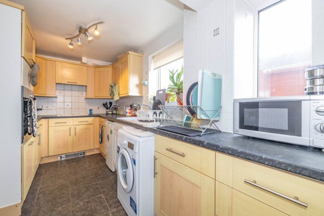 1, Verwood Close, Canterbury photo 4
