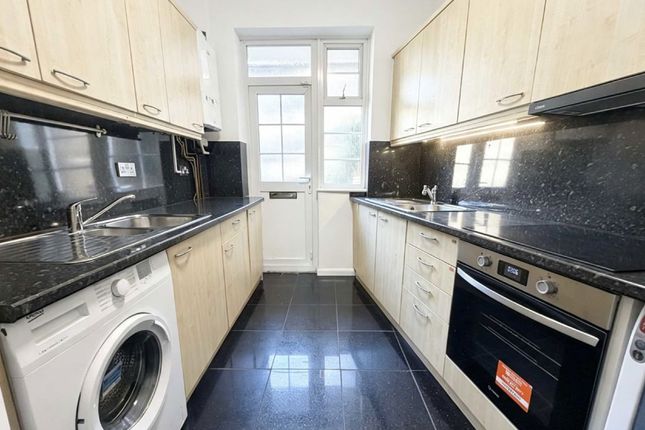 Flat 27, Clive Lodge, Shirehall Lane, London photo 3