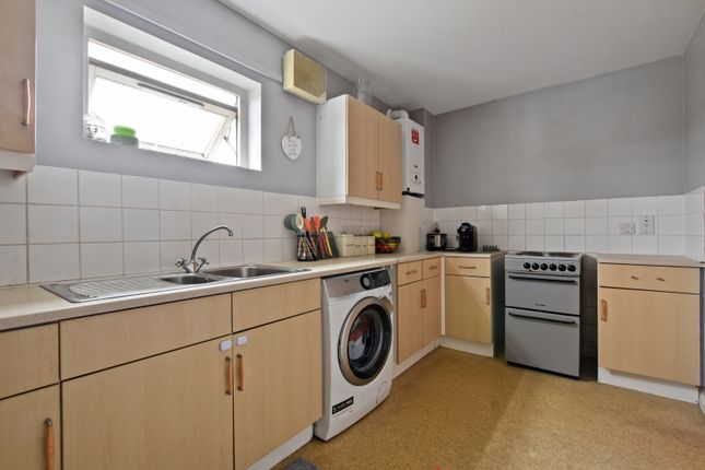Barrett Court, Jubilee Close, LONDON photo 5