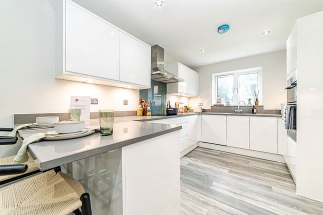 1, Fields View Close, Tadley photo 3
