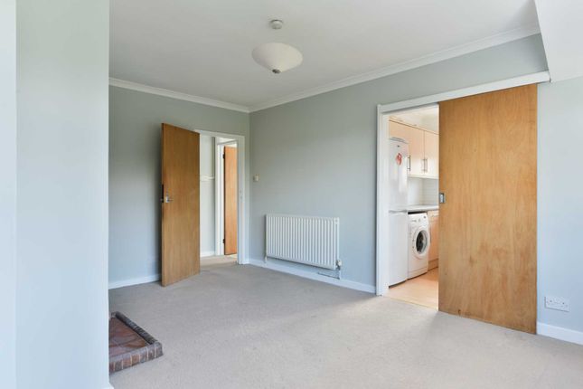 Holmdene Court, Epsom photo 4
