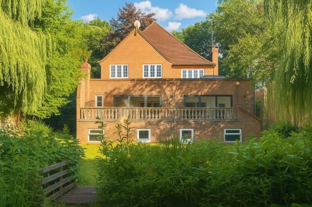 Sunningdale House, London Road, Ascot photo 4