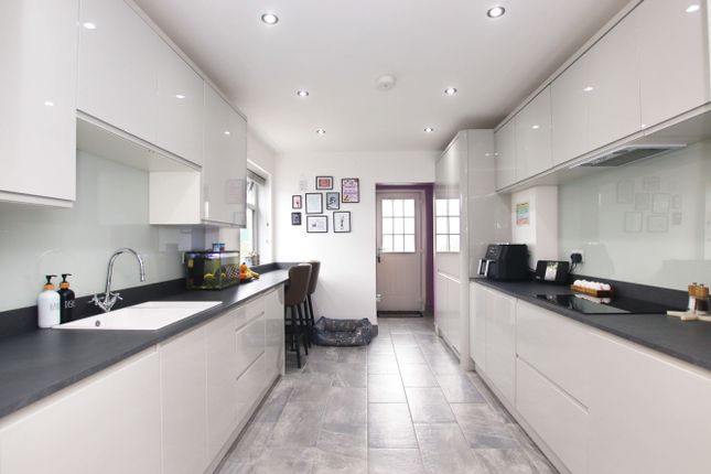 12, Heol Robart, Pontyclun photo 5