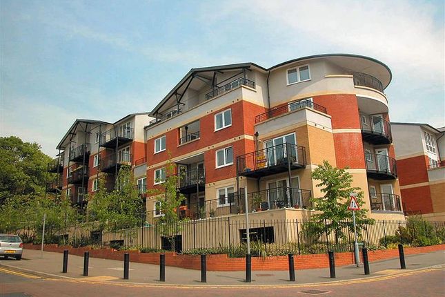 Flat to rent in Penn Place, Northway, Rickmansworth