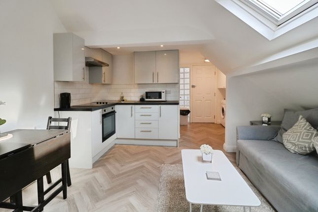 Elmsleigh Drive, Leigh-on-sea photo 2
