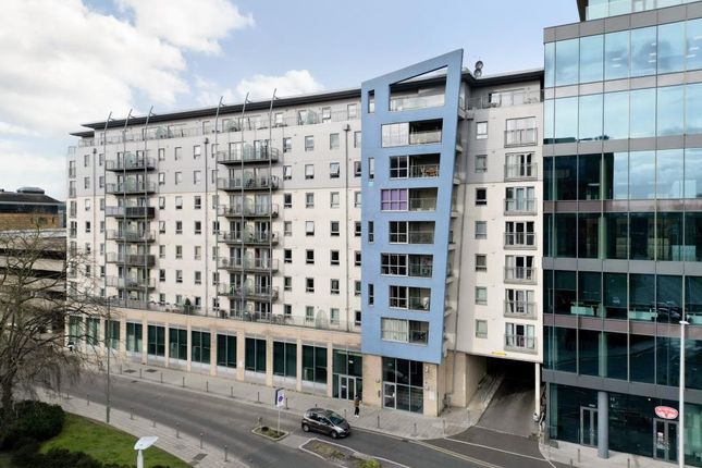 Flat for sale in Woking, Surrey
