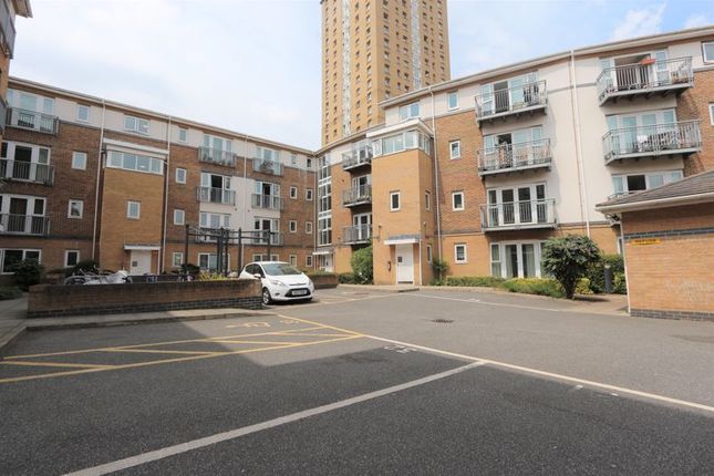 Flat to rent in Morton Close, London