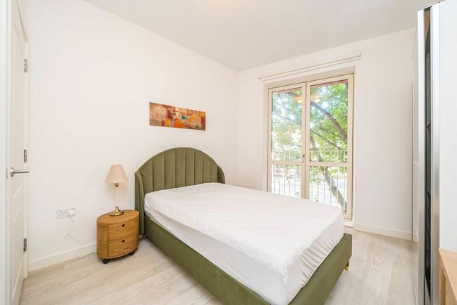Flat 3, 22, Three Pigeons House, High Street, London photo 4