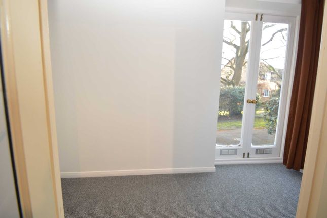 Flat to rent in Williams Close, Addlestone