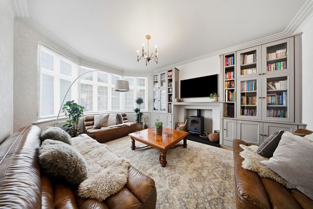 21, Manor Hall Avenue, London photo 3