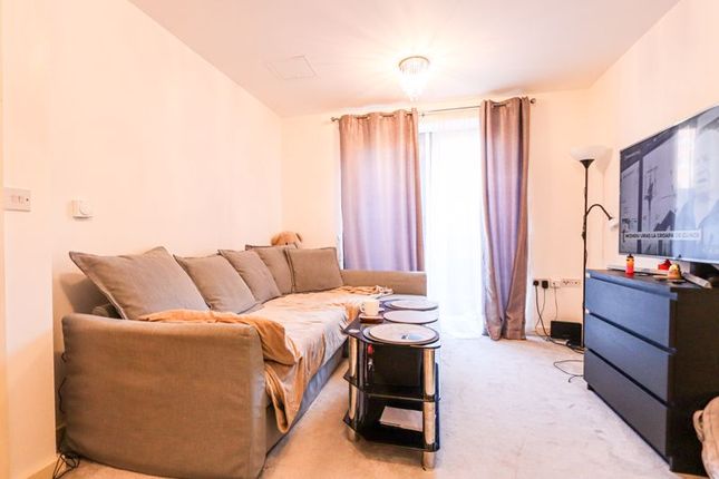 Flat to rent in Taywood Road, Northolt