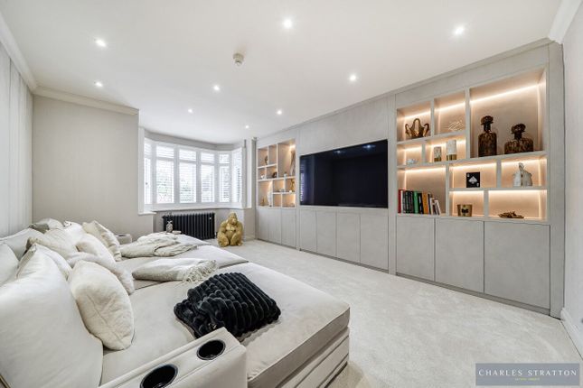17 Parkway, Romford photo 2