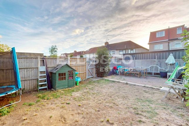 90A,, Costons Lane, Greenford photo 2