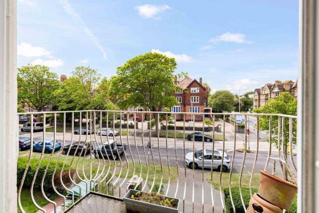 Flat 2, 14, Earls Avenue, Folkestone photo 4