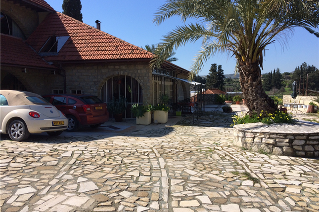 Country house for sale in Skarinou, Larnaca, Cyprus