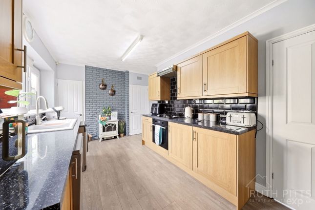 3, Hinds Crescent, Pontefract photo 4