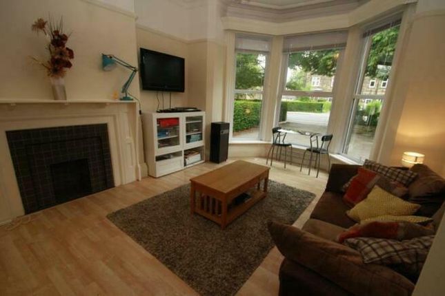 Flat to rent in Street Lane, Roundhay, Leeds